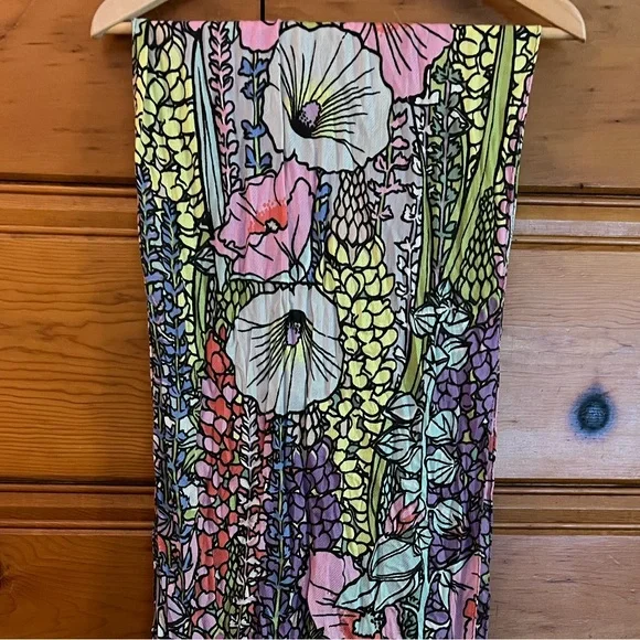 Colorful floral scarf. 100% acrylic. - Picture 3 of 6